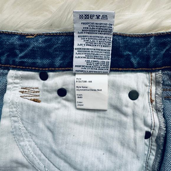 R13 Asymmetrical Distressed Skirt in Jasper Wash Size 25 - Picture 9 of 14